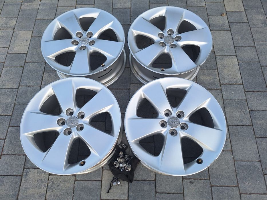 Toyota Auris Corolla felgi aluminiowe 7Jx17 ET50