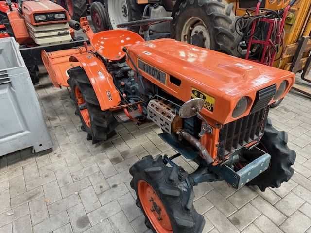 KUBOTA ZB 6000 z glebogryzarką . sprowadzona  napęd na 4 koła