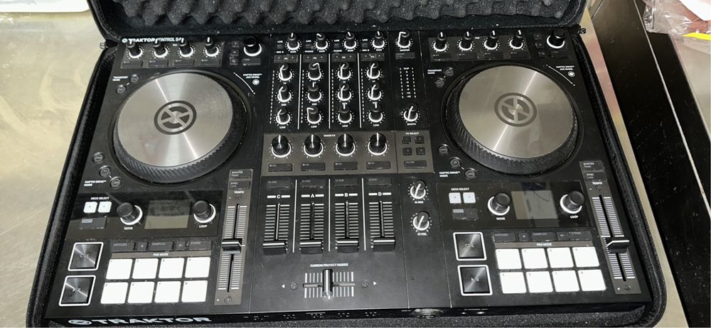 Native Instruments Traktor S4 MK3