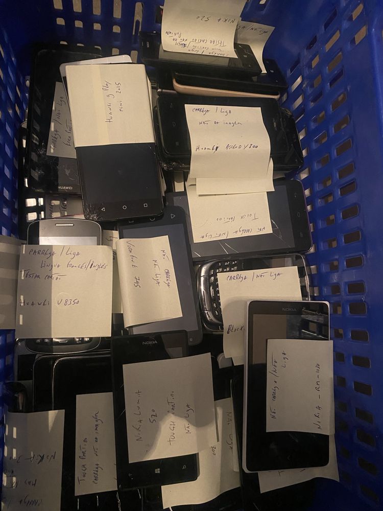 Telefones para reparaçao ou peças