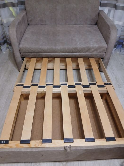 Диван-ліжко. Шир. 127, довж. 80, спальне місце 110, довжина 190.