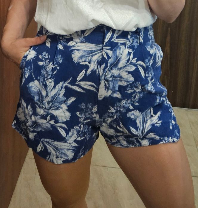 Niebieskie Bermudy szorty Zara kwieciste