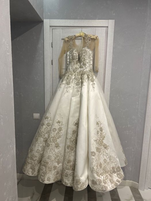 Дизайнерська весільна сукня