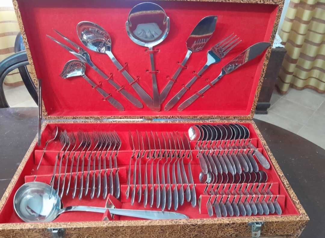 Faqueiro Antigo 80 peças INOX