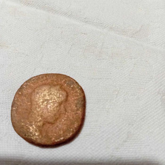 Vende-se  moeda muito antiga