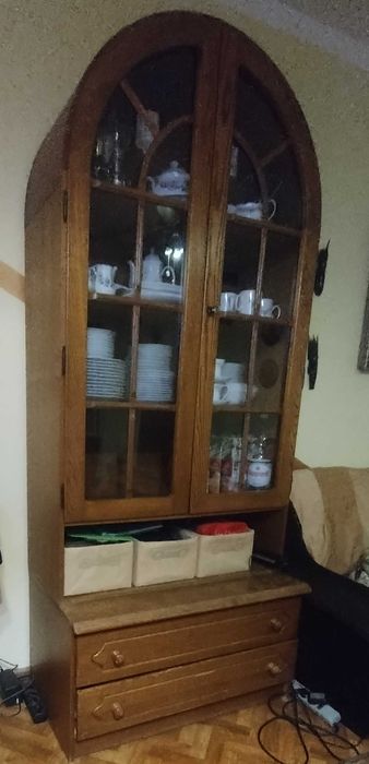 Witrynę dębową dwuczęściową  z szufladami sprzedam