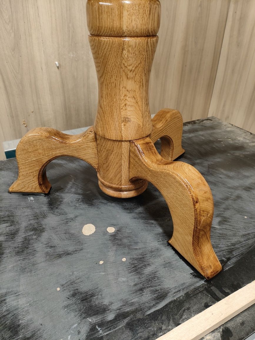 Stolik z drewna dębowego