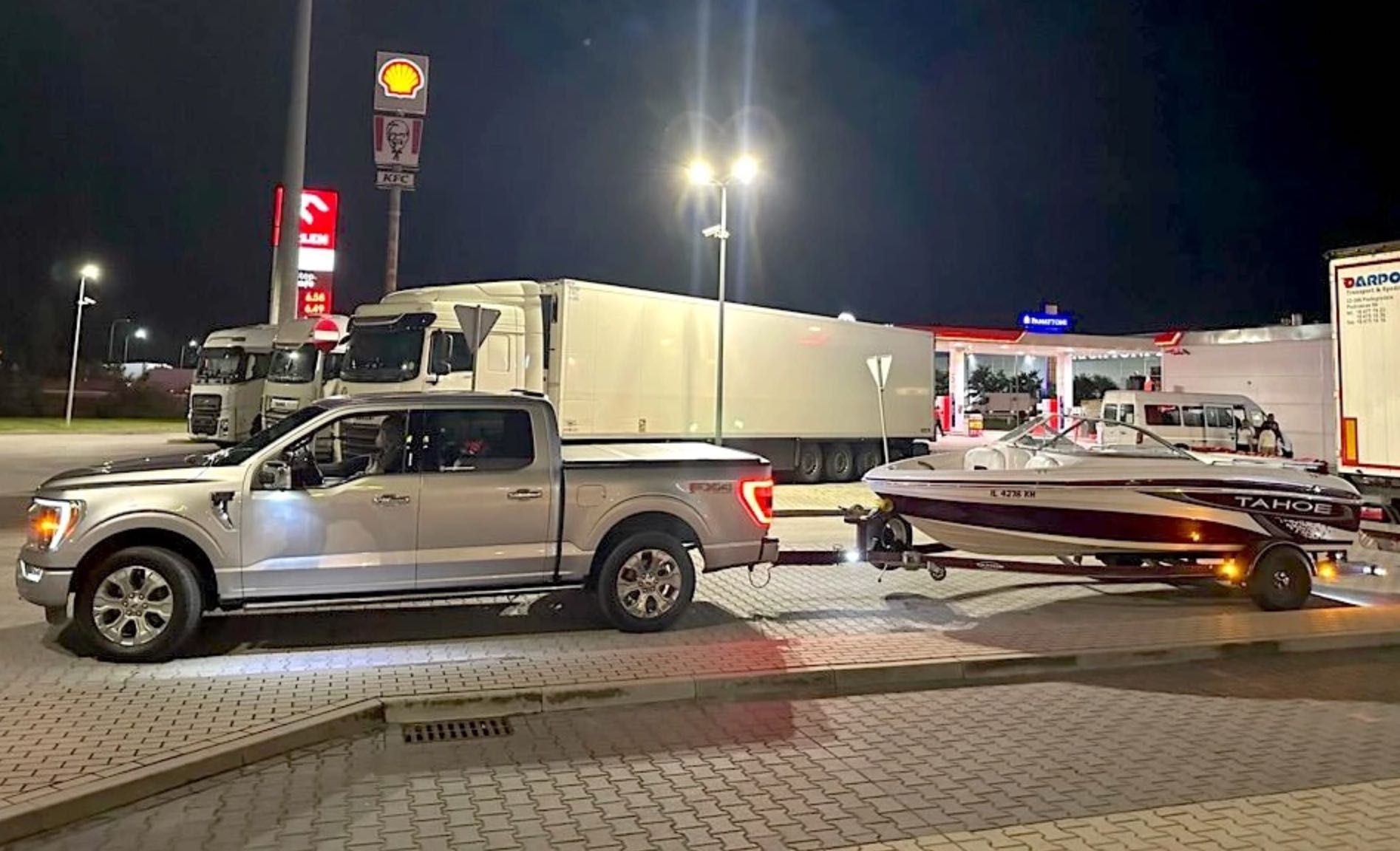 Motorówka Tahoe Q4 3.0 - Łódź motorowa nie Sea Ray Bayliner Cobalt