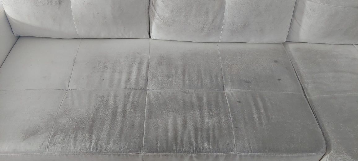 Sofá do IKEA em mau estado