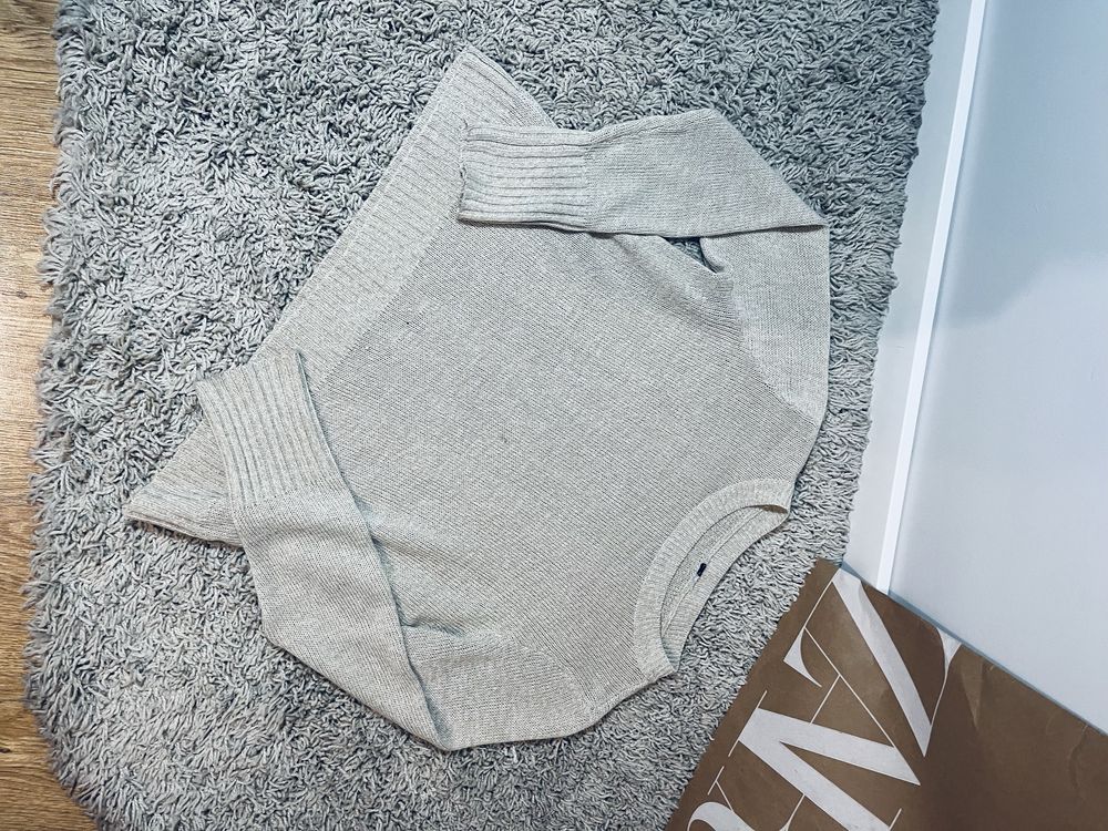 Piekny bezowy damski sweter rozm S HM bezowy kremowy cienki