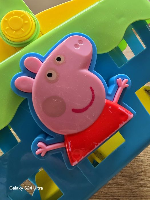 Sorter  koszyk Świnka Peppa stan dobry.