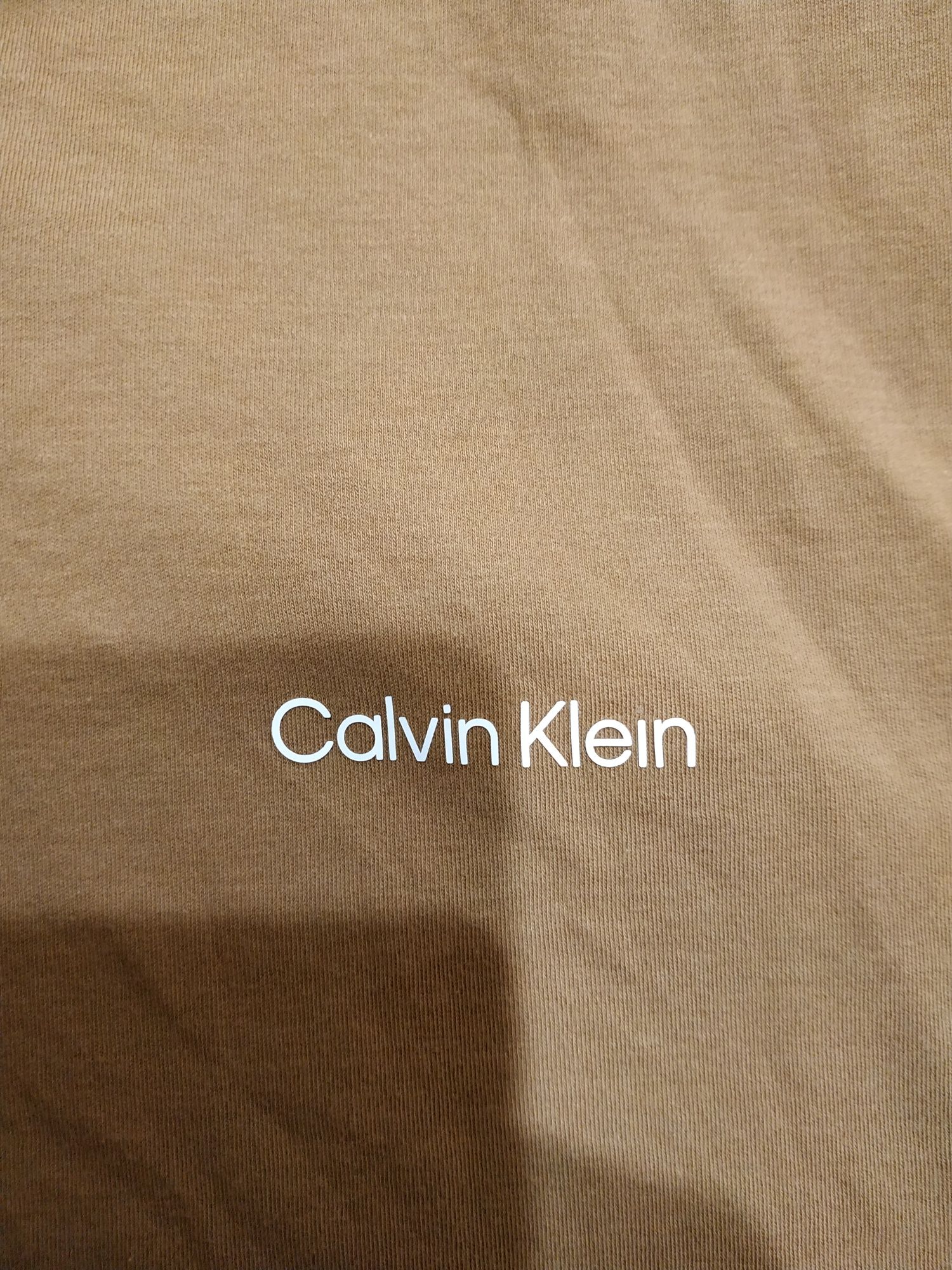 Продам мужскую футболку Calvin Klein