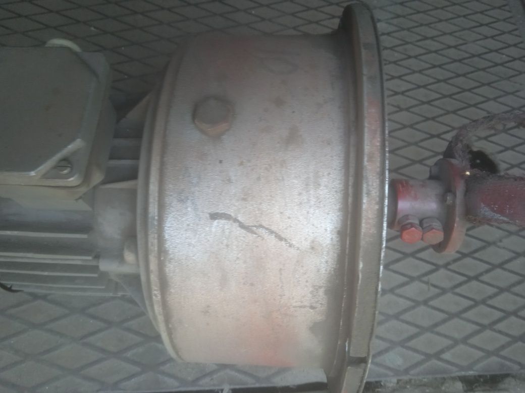 Электродвигатель трехфазный SKF 80-4A