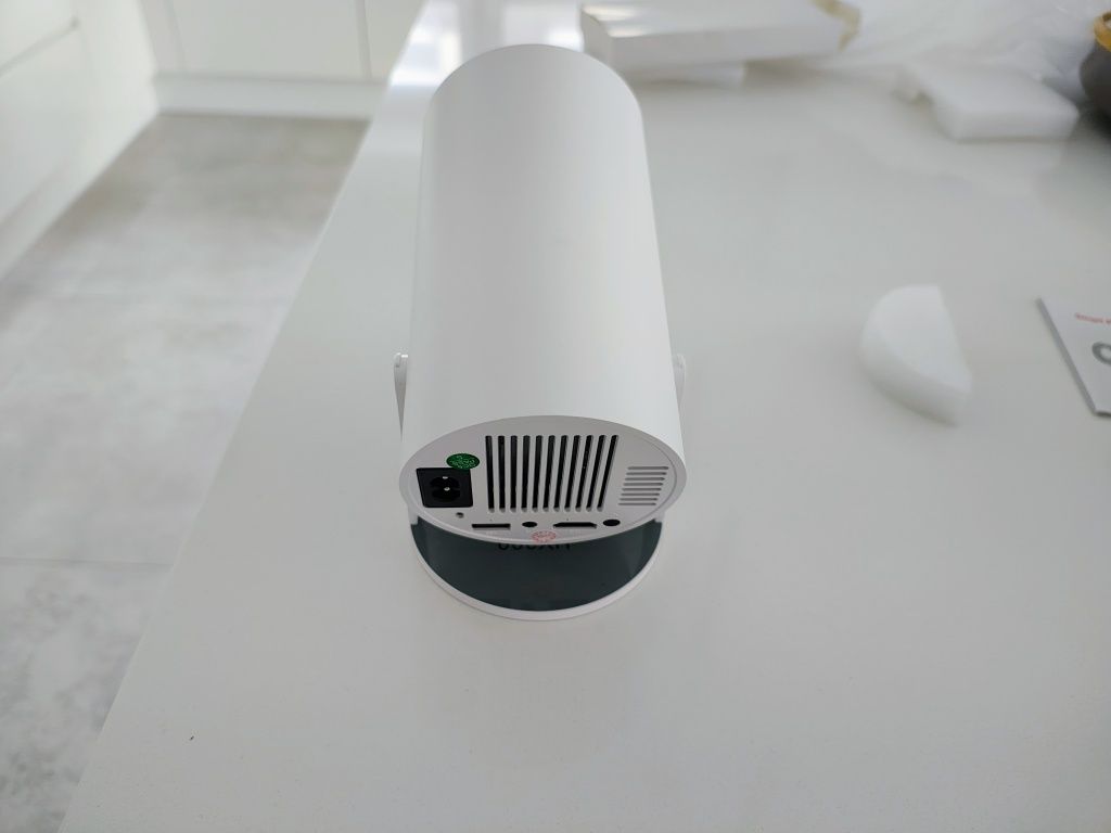 Nowy Projektor HY300