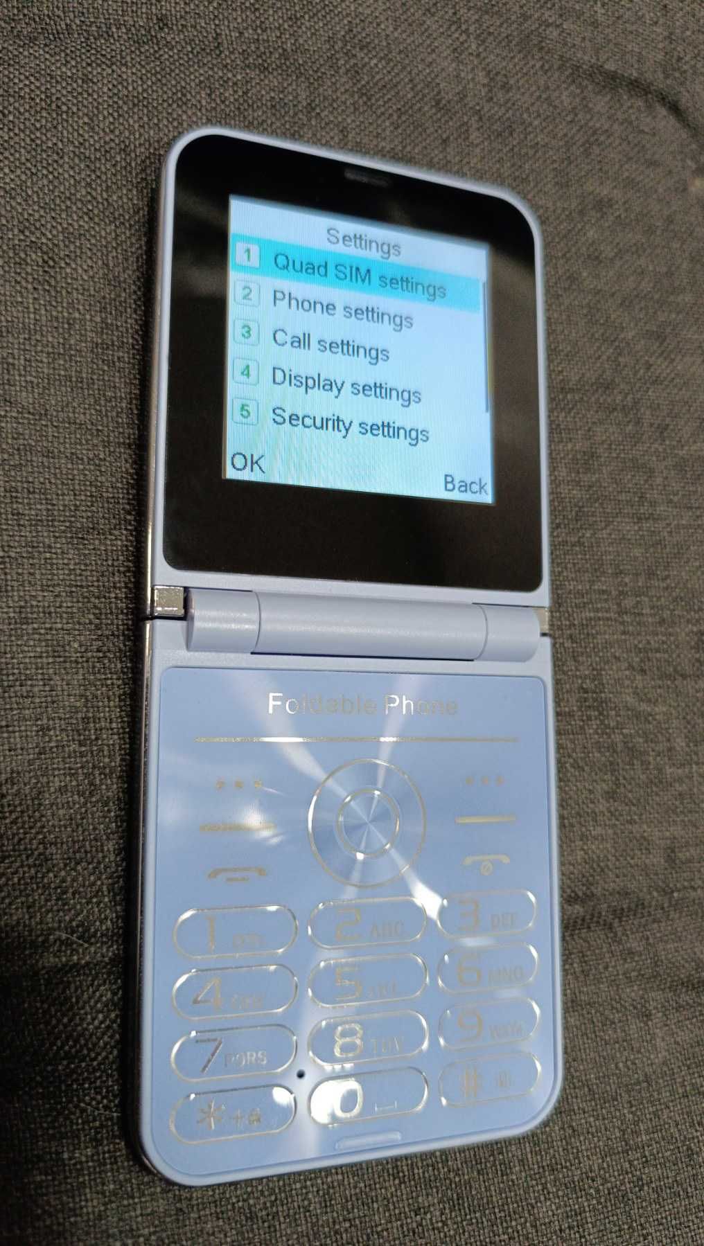 Кнопочный телефон SERVO Foldable на 4 SIM карты