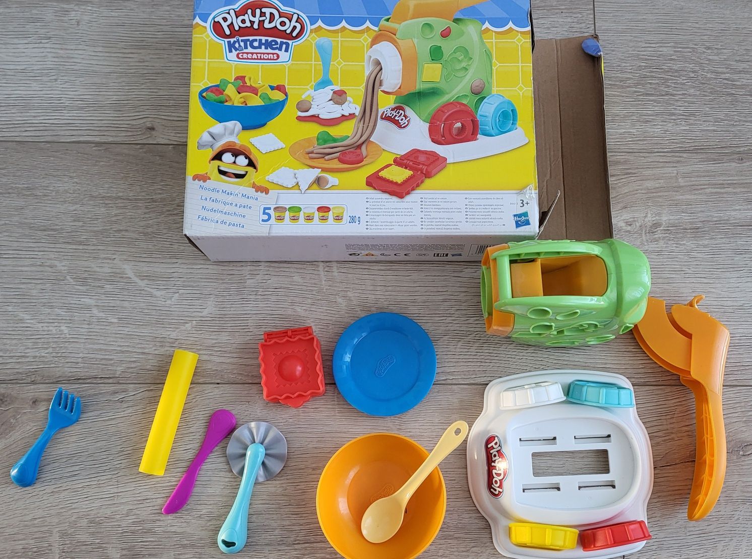 Play doh kitchen creation