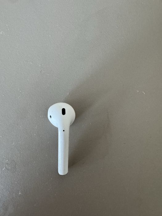 Продам наушники Original Airpods 2 а2031