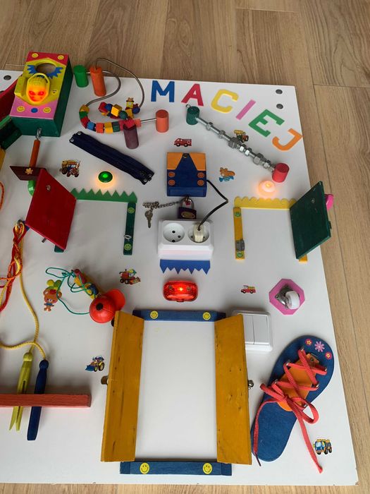Tablica sensoryczna, manipulacyjna dla Twojego dziecka