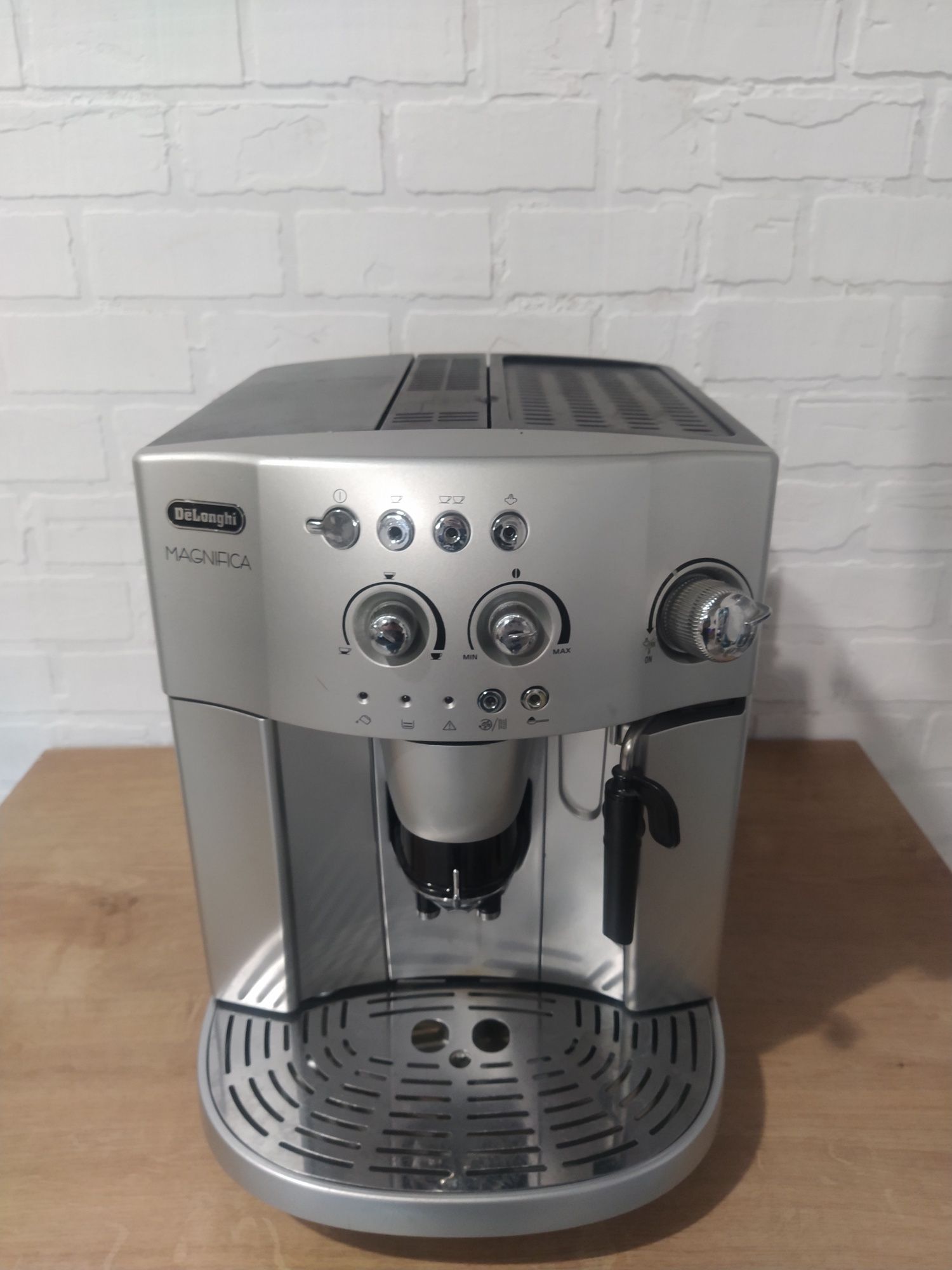 Кофемашина Delonghi magnifica 4000, гарантия, после ТО