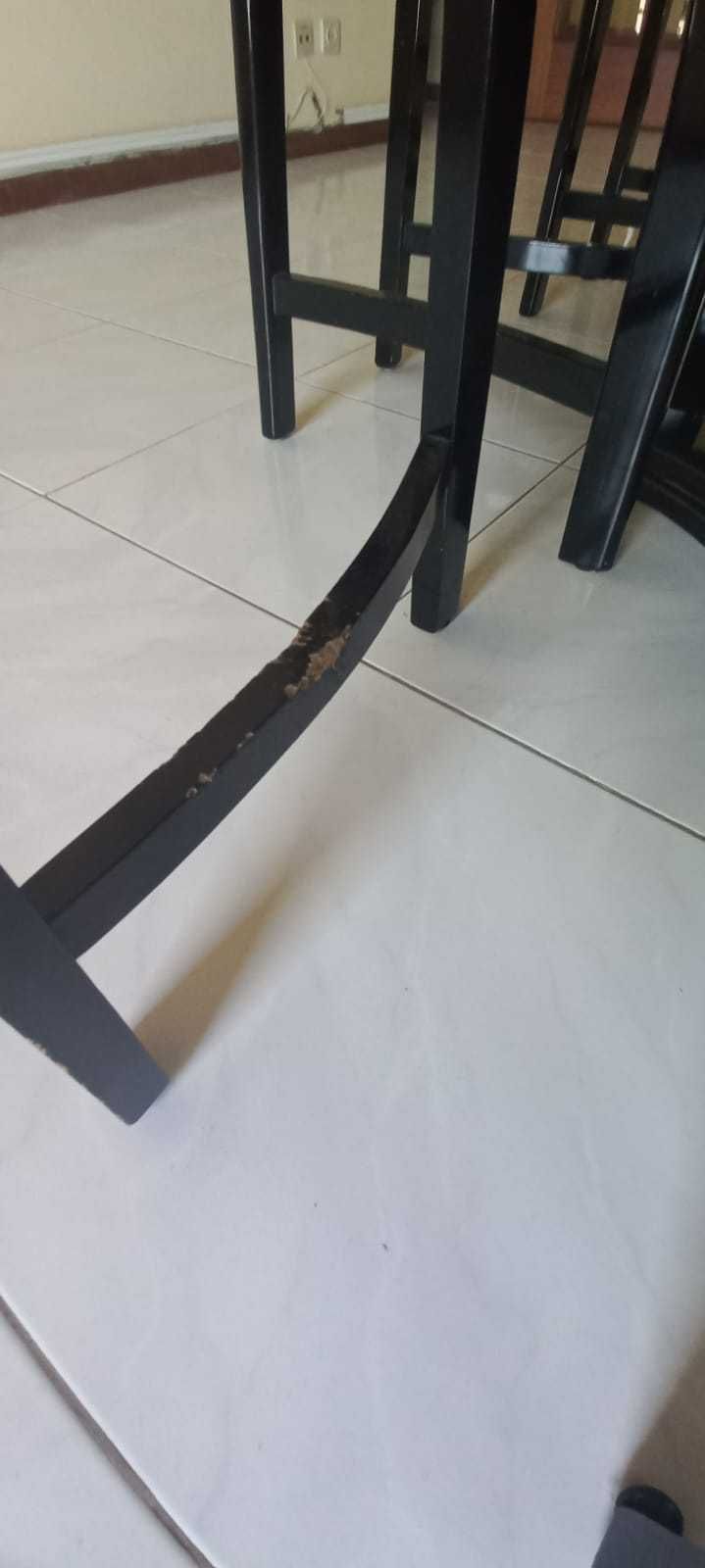 Mesa de Jantar Extensível Lacada com 6 Cadeiras