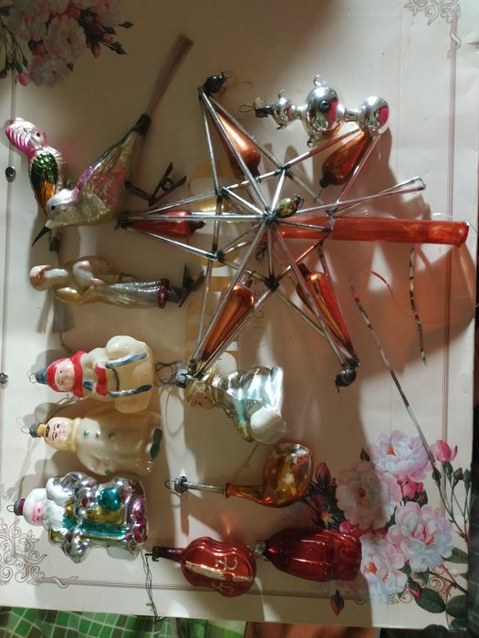 Іграшки новорічні різні