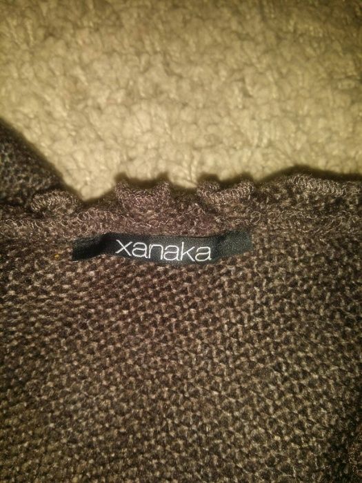 Sweter damski z falbaną czekoladowy typ hiszpanka XL