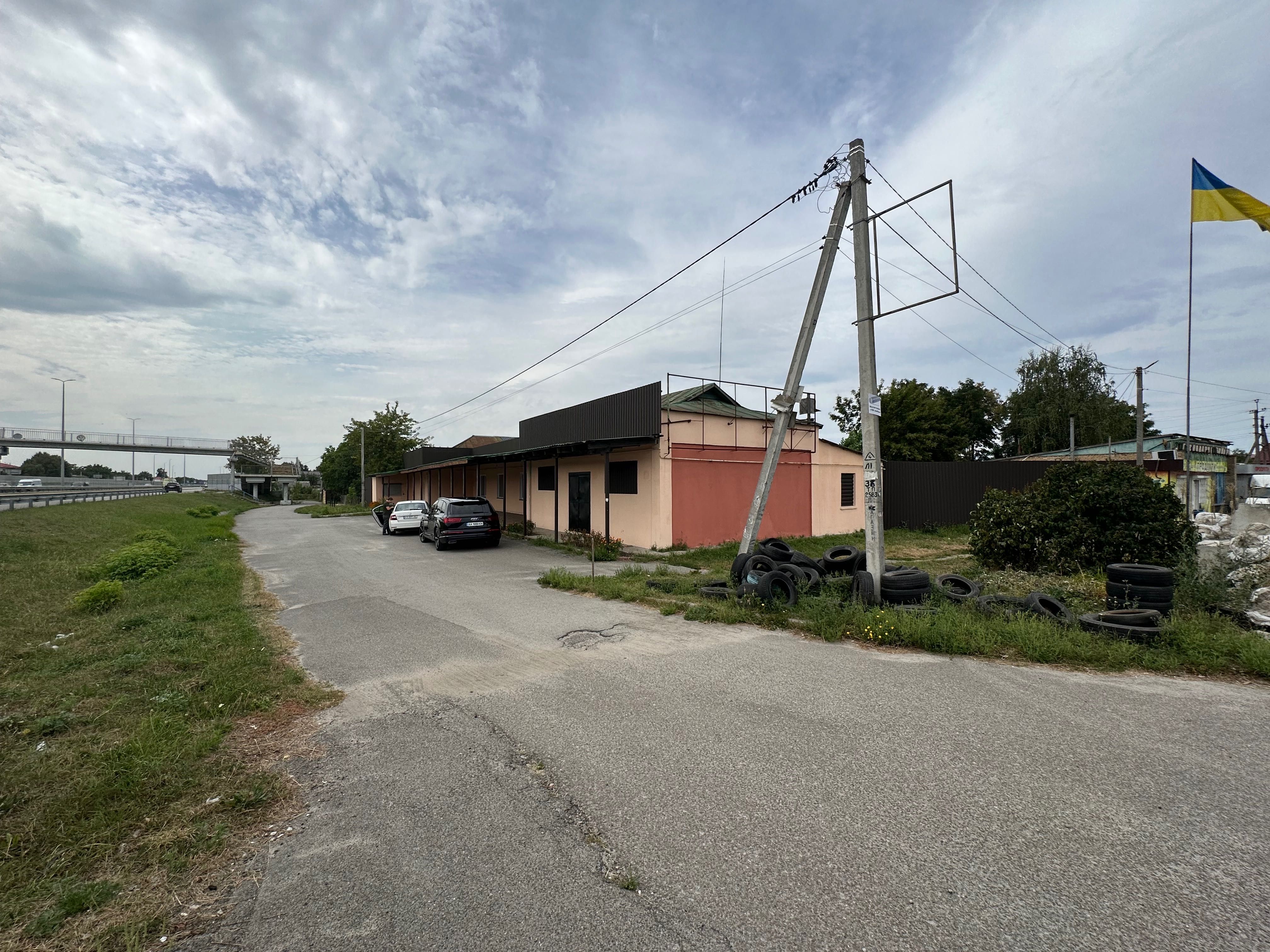 Фасад Житомирська траса, магазин 454м2 + 25 сотів Любимівка Гурівщина.