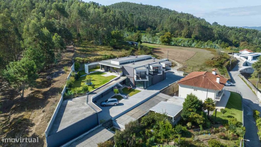 Moradia T5 de Luxo em Telhado - V. N. Famalicão