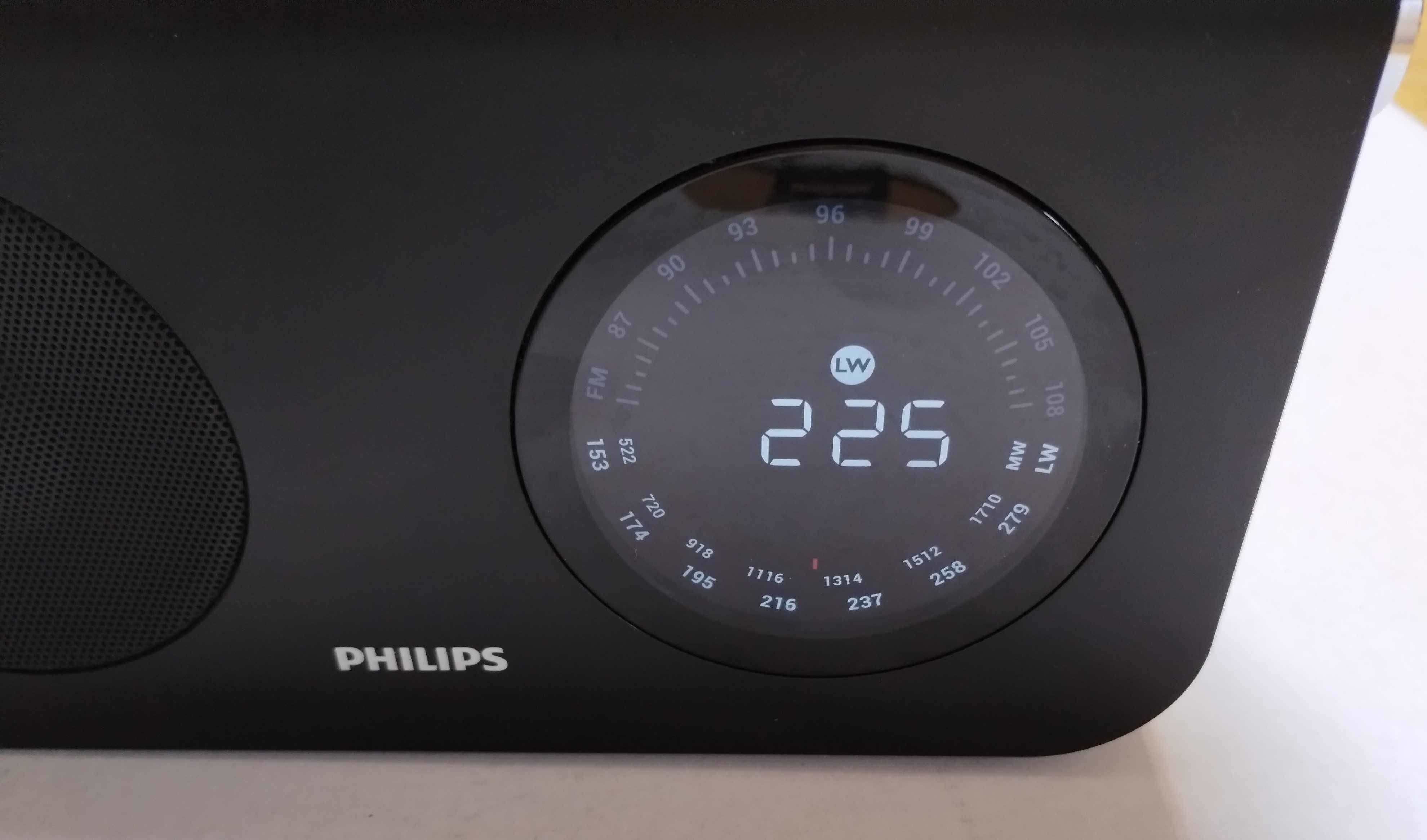Radio Philips AE2800/12 odbiera fale długie, średnie i UKF, zasilacz
