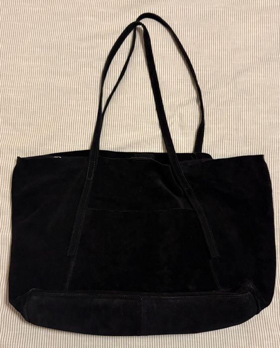 Bolsa preta de camurça da Mango