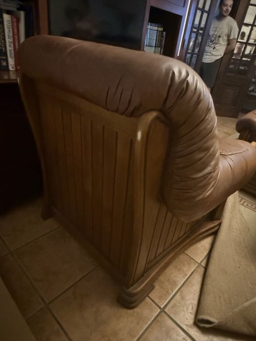 vendo Sofas pele castanho