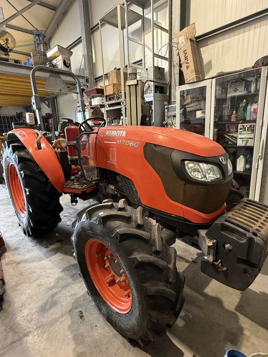 Trator Kubota M7060