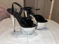 Buty pleaser szklanki