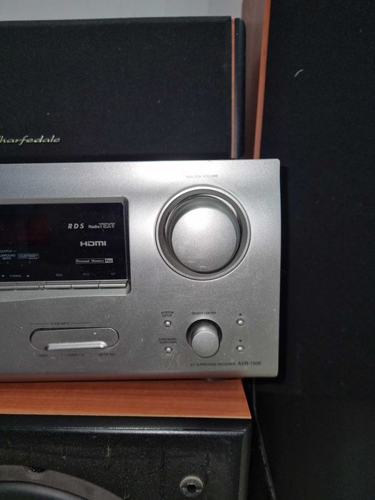 Amplituner Denon model AVR 1508 z głośnikami i subwoofer