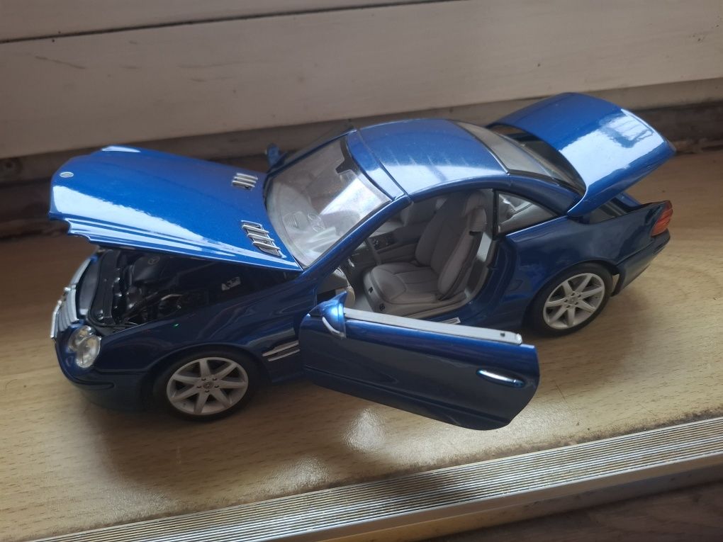 Model 1 18 Mercedes-Benz SL-Class
