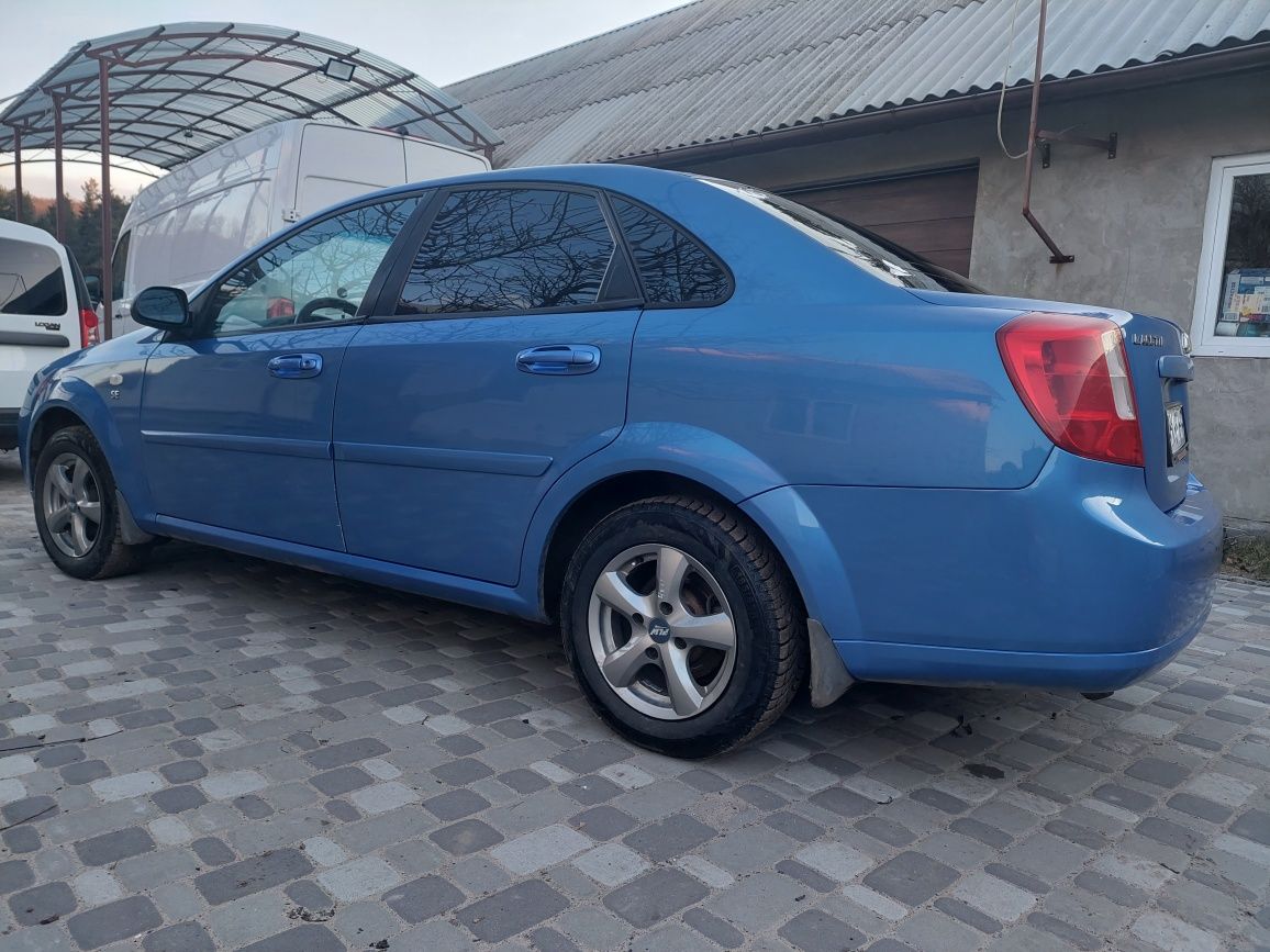 Автомобиль Chevrolet Lacetti