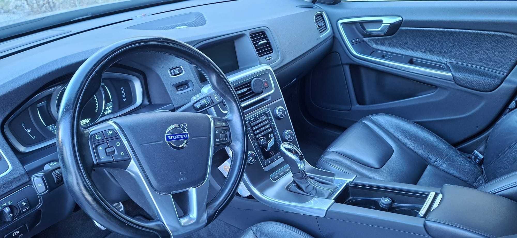 Volvo V60 D6 Summum AWD Plug-in Hybrid
