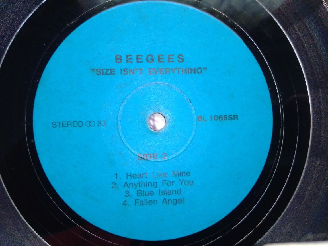 Винил Beegees Size isn't everything