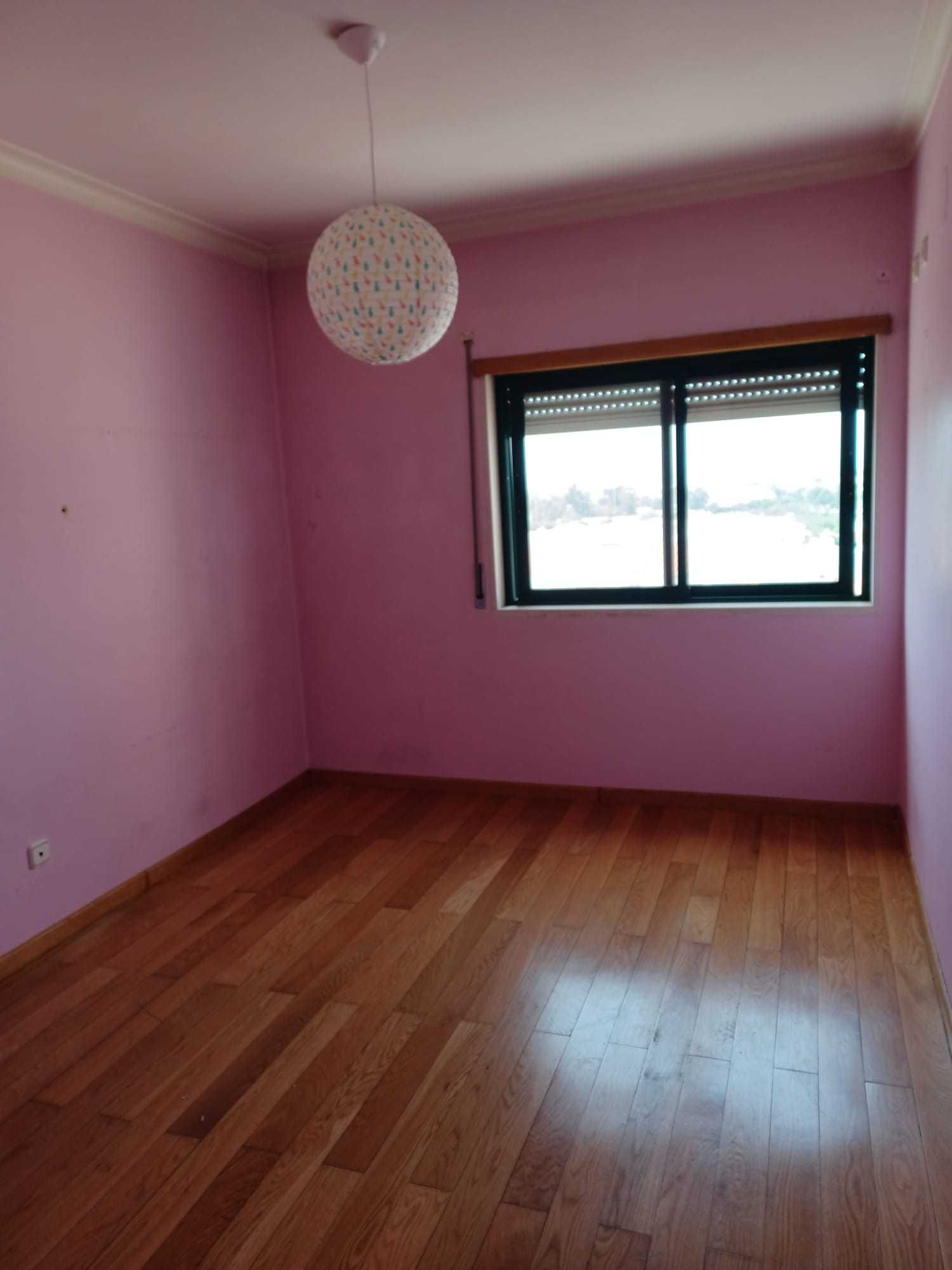 Vende-se T3 nos Fidalguinhos Barreiro