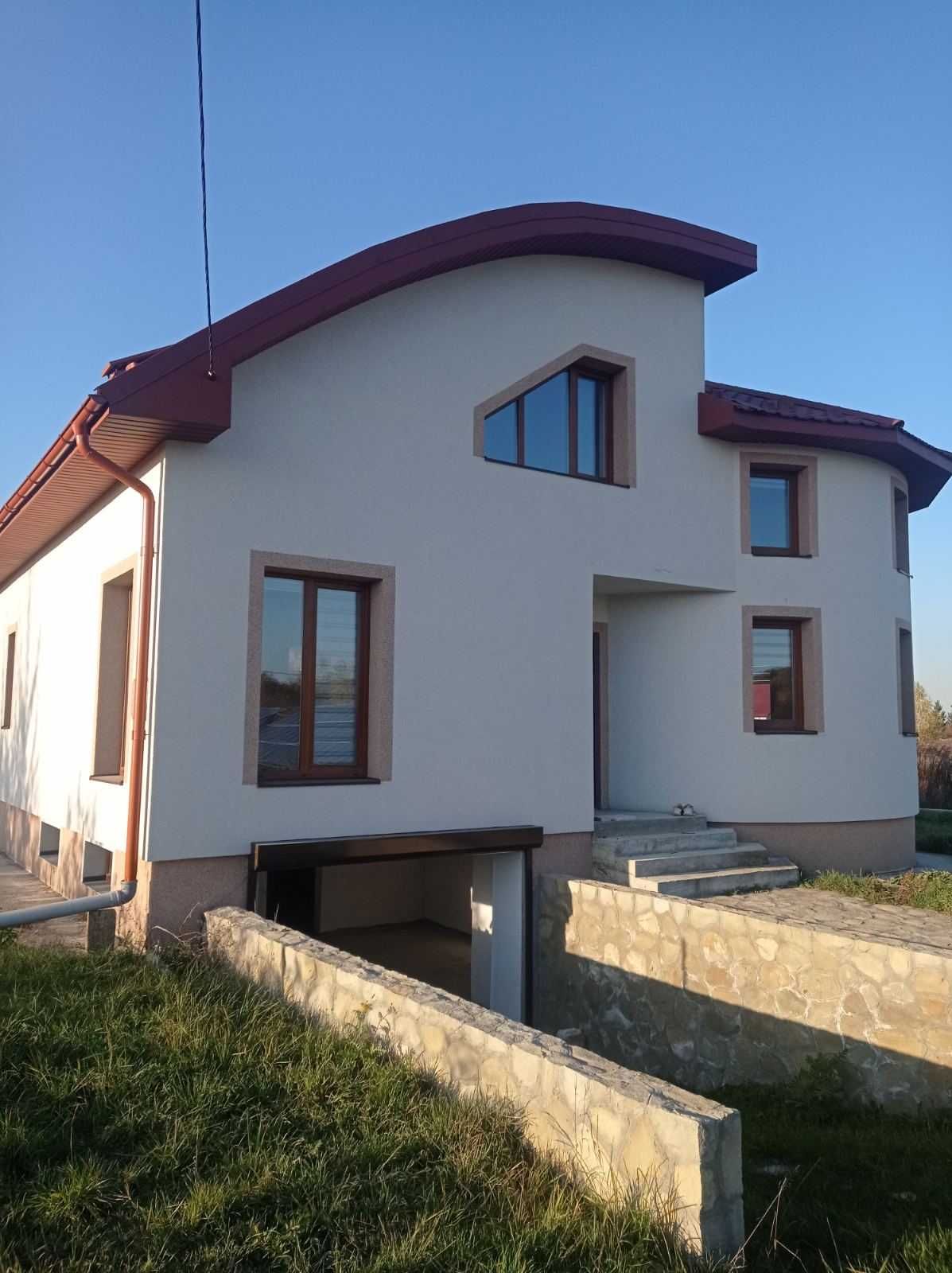 Будинок у зеленій зоні, з ремонтом та великою земельною ділянкою