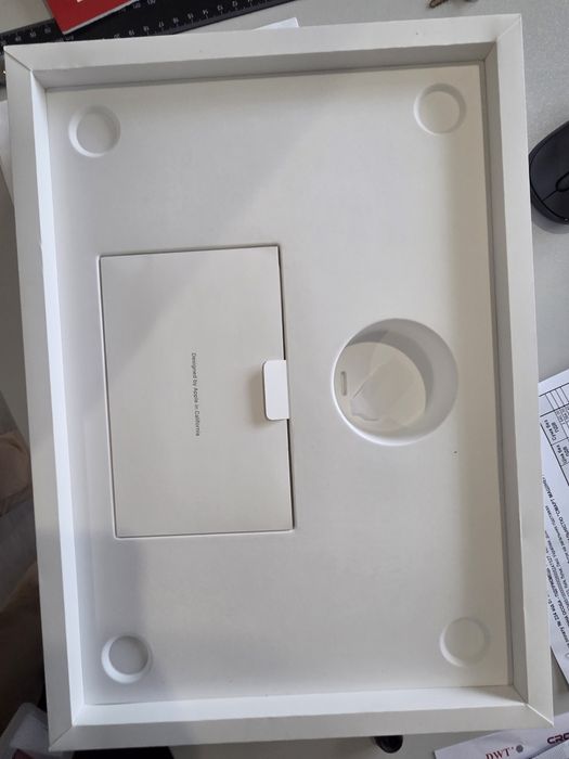 коробка від  MacBook