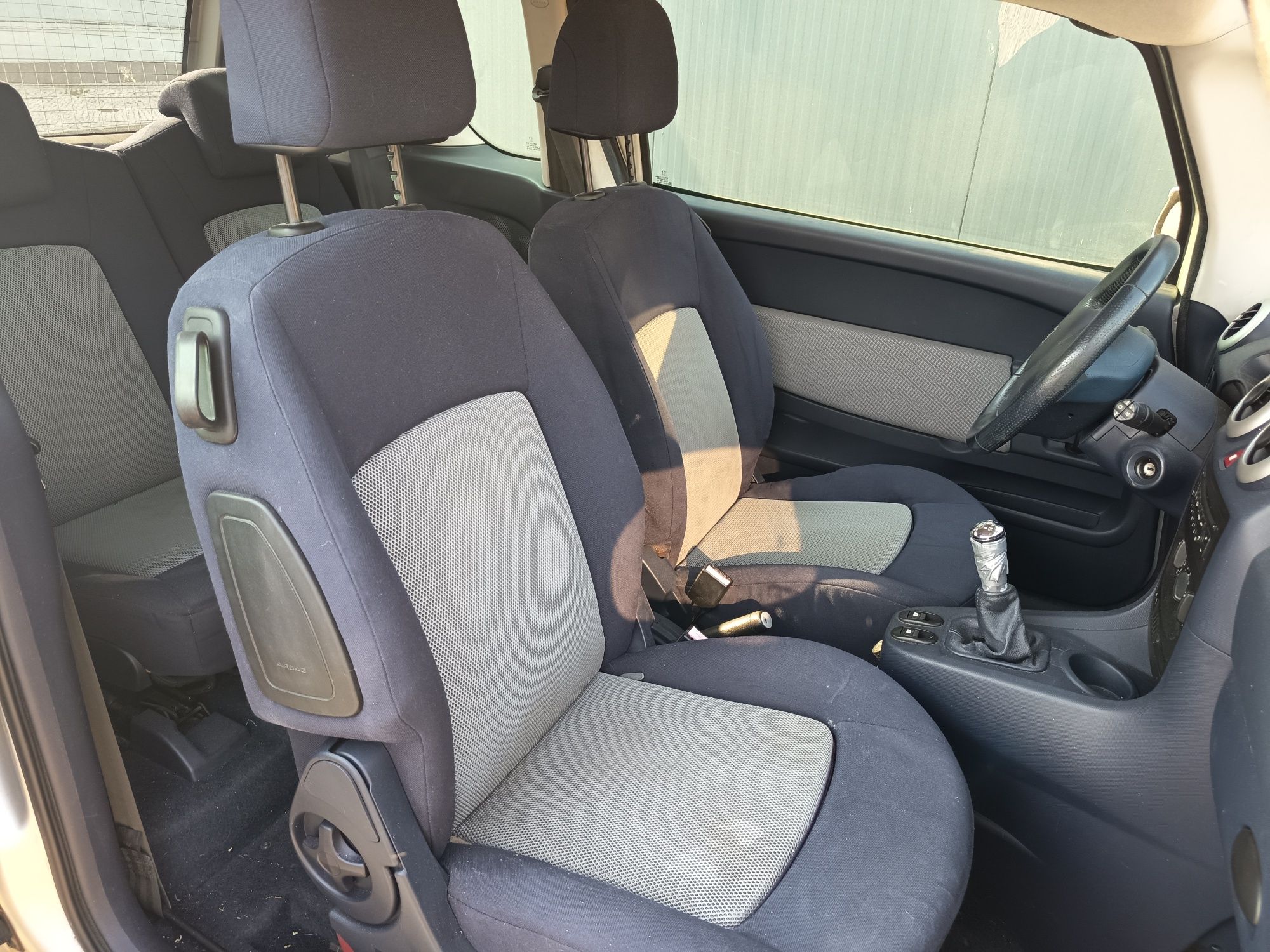 PEUGEOT 1007 - Diesel