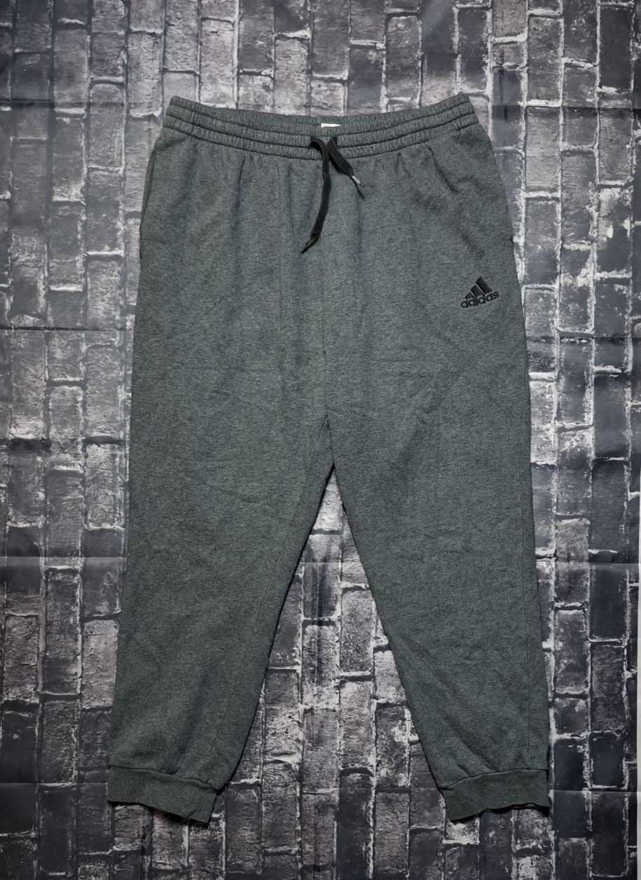 Adidas Essentials Fleece spodnie dresowe męskie dresy szare sport logo