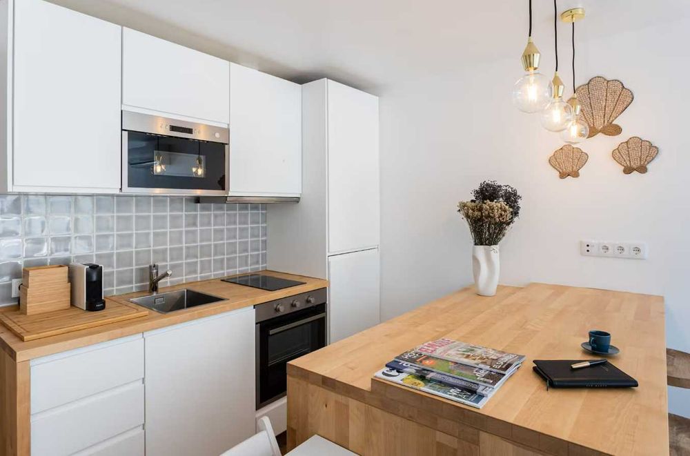 Estúdio Moderno Mobilado em Cascais