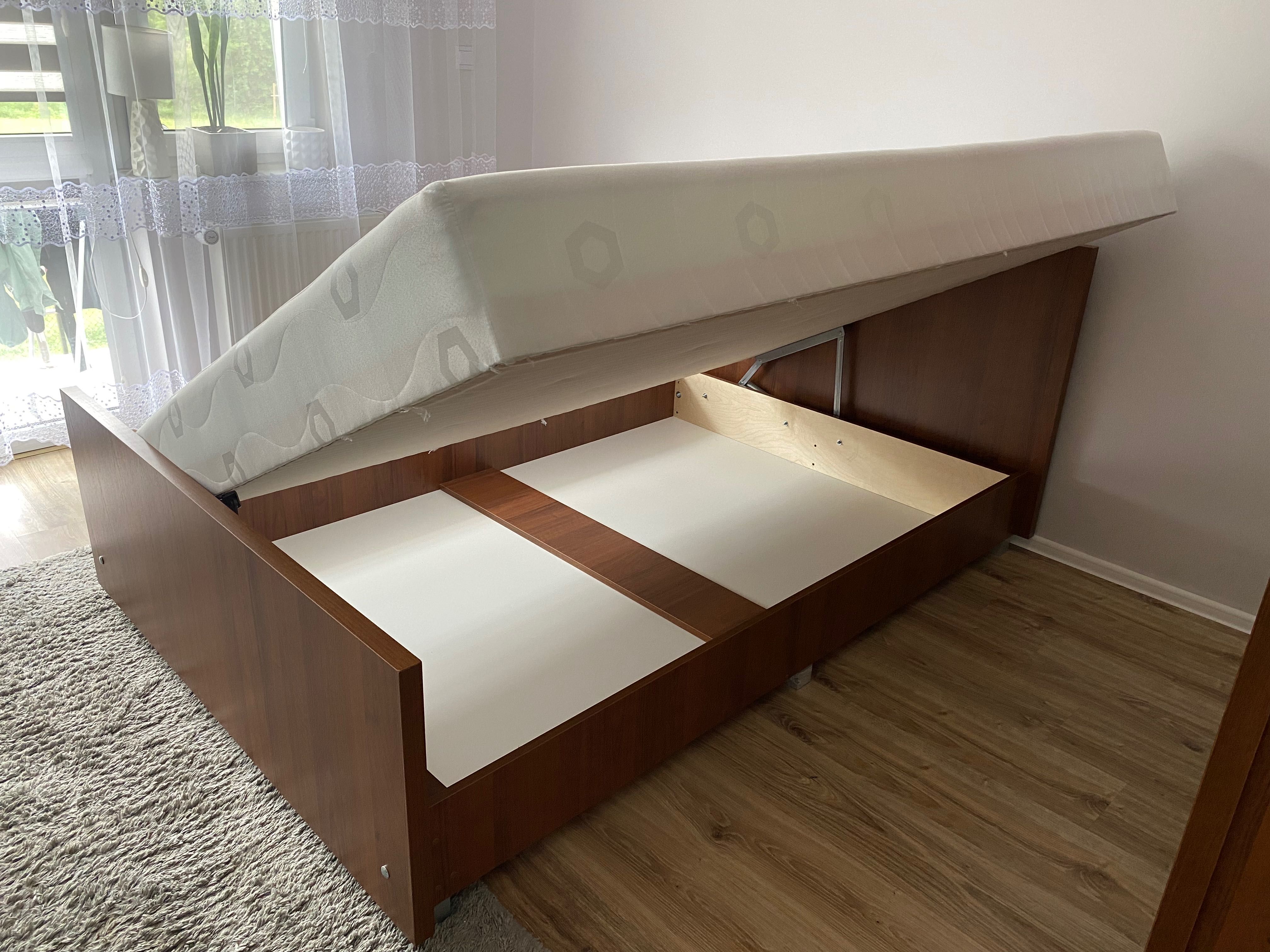 Łóżko (wym 140x200)