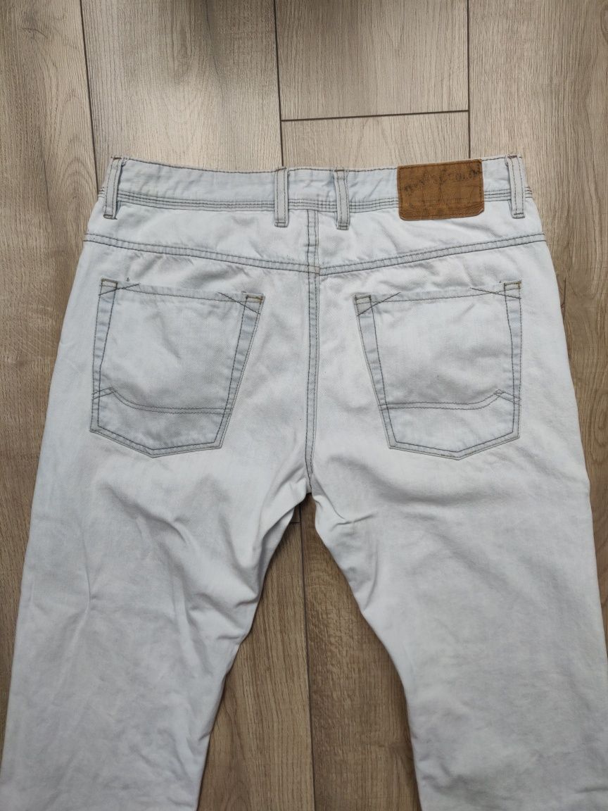 Jasne jeansy męskie straight leg W33 L32 C&A