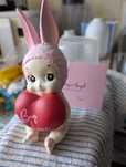 SONNY ANGEL Heart Rabbit - Master Collection 3 , tem 16,5cm de altura