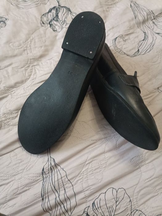 Легкі і зручні шкіряні туфлі ( черевики)
