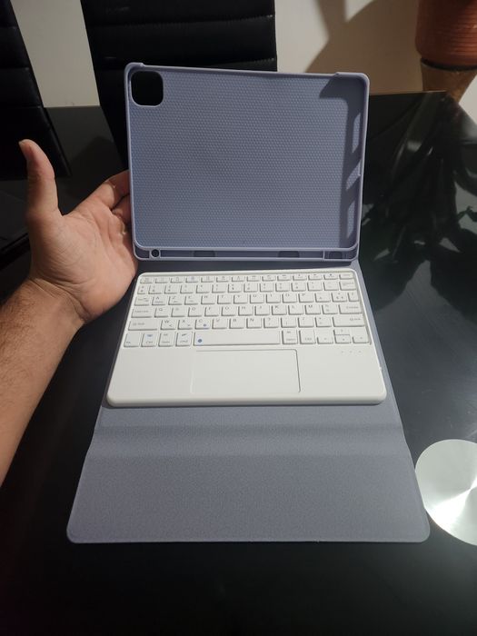 Capa teclado + touchpad p/ iPad Air 4/5 ou iPad Pro 11” – Nova