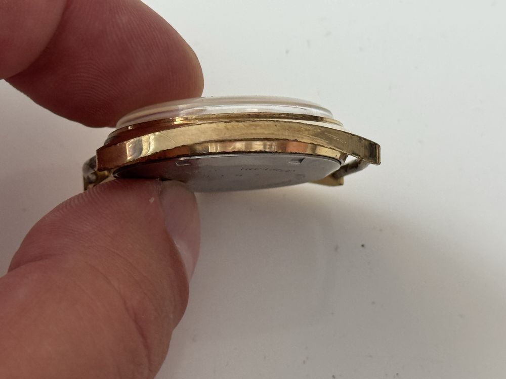 Zegarek Owix Swiss made, 17jewels, zlocony, wymiary 35.5/38mm, sprawny